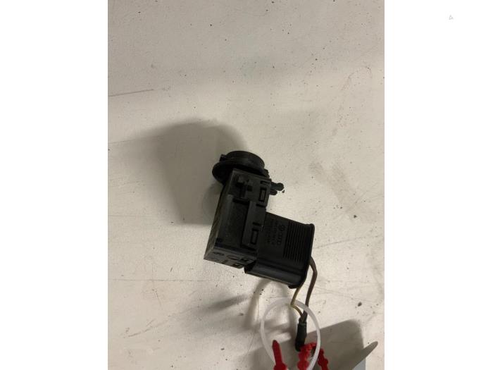 Begagnade Luftkvalitetssensor Audi A5 Sportback (8TA) 2.0 TFSI 16V Pris € 9,99 Marginaltabell erbjuds av Autodemontage van der Iest