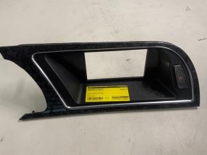 Begagnade Dekorstripe, instrumentbräda Audi A5 Sportback (8TA) 2.0 TFSI 16V Pris € 59,99 Marginaltabell erbjuds av Autodemontage van der Iest