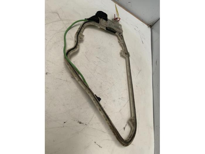 Używane Antena Mercedes S (W220) 5.8 S-600L V12 36V Cena € 13,50 Procedura marży oferowane przez Autodemontage van der Iest