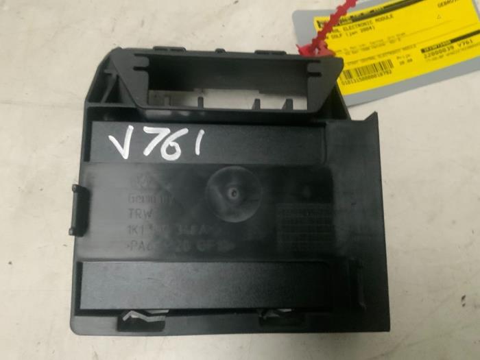 Usados Módulo electrónico central Volkswagen Golf V (1K1) 1.6 FSI 16V Precio € 20,00 Norma de margen ofrecido por Autodemontage van der Iest