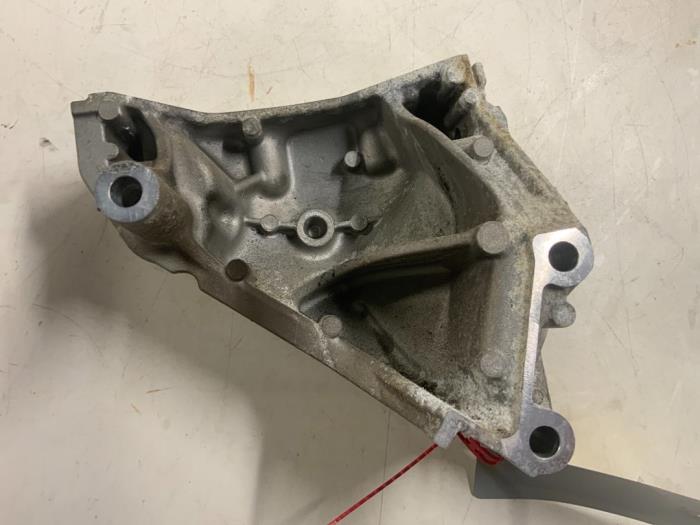 Used Engine mount Volkswagen Polo V (6R) 1.4 TDI DPF BlueMotion technology Price € 27,50 Margin scheme offered by Autodemontage van der Iest