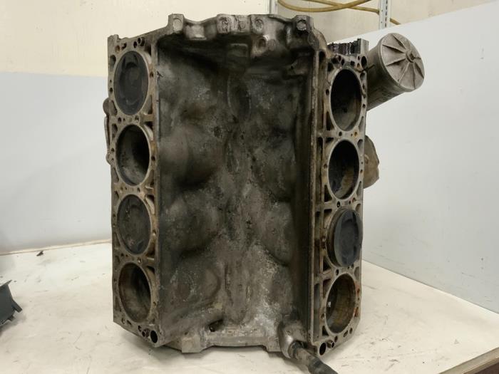 Used Engine crankcase Mercedes S-Klasse Price € 300,00 Margin scheme offered by Autodemontage van der Iest