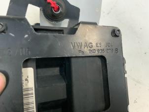 ABS Computer from a Volkswagen Golf V (1K1) 2.0 TDI 16V 2006