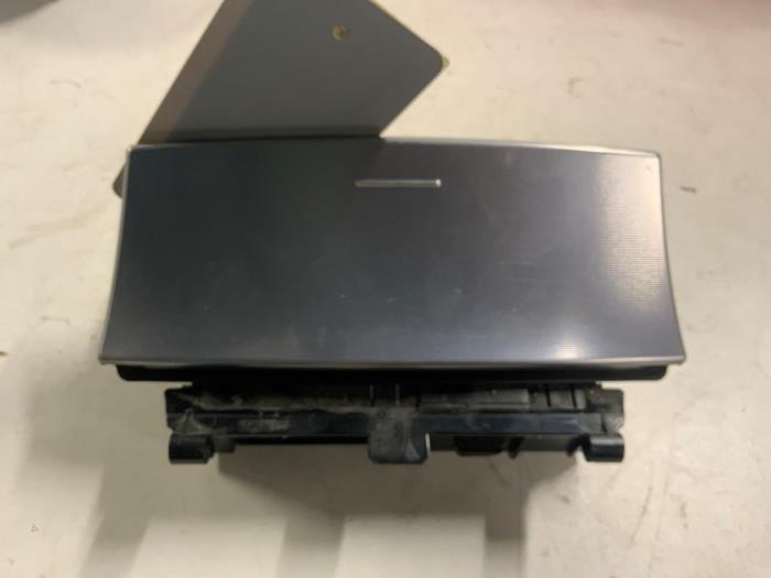 Begagnade Askkopp, fram Mercedes C Combi (S203) 2.2 C-220 CDI 16V Pris € 12,50 Marginaltabell erbjuds av Autodemontage van der Iest