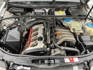 Motor van een Audi A4 (B6) 2.0 20V 2001