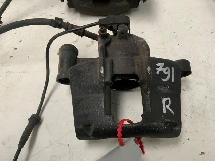 Gebrauchte Bremszange rechts hinten Mercedes Vito (638.1/2) 2.2 CDI 110 16V Preis € 13,99 Margenregelung angeboten von Autodemontage van der Iest