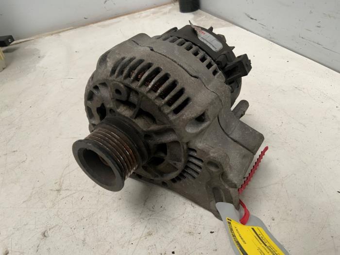 Usagé Dynamo Volkswagen Polo IV (9N1/2/3) 1.4 16V Prix € 20,00 Règlement à la marge proposé par Autodemontage van der Iest