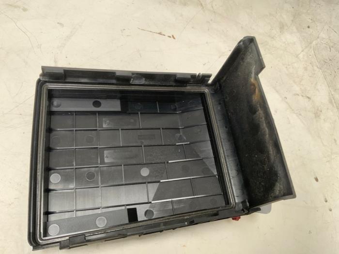 Begagnade Batterilock Volkswagen Jetta III (1K2) 1.6 FSI 16V Pris € 9,50 Marginaltabell erbjuds av Autodemontage van der Iest