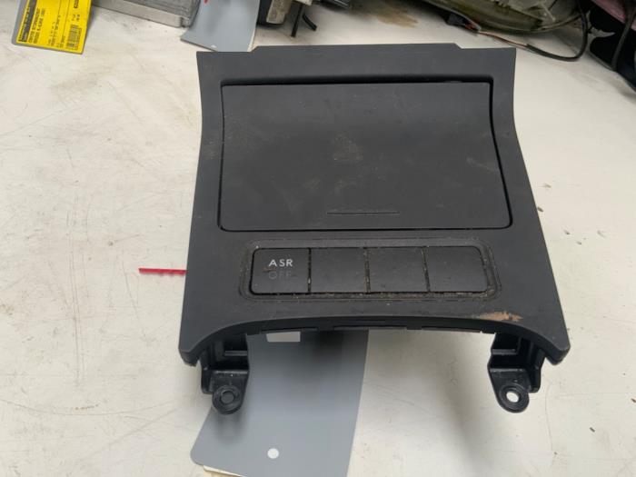 Begagnade Askkopp, fram Volkswagen Jetta III (1K2) 1.6 FSI 16V Pris € 6,50 Marginaltabell erbjuds av Autodemontage van der Iest