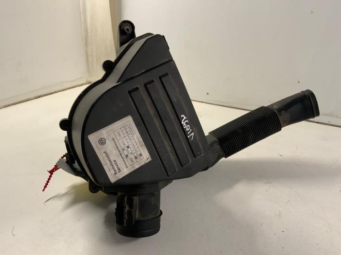 Begagnade Luftfilterhus Volkswagen Polo V (6R) 1.2 TDI 12V BlueMotion Pris € 25,00 Marginaltabell erbjuds av Autodemontage van der Iest