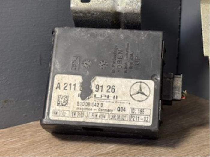 Używane Modul Comfort Mercedes C Combi (S203) 2.2 C-200 CDI 16V Cena € 50,00 Procedura marży oferowane przez Autodemontage van der Iest
