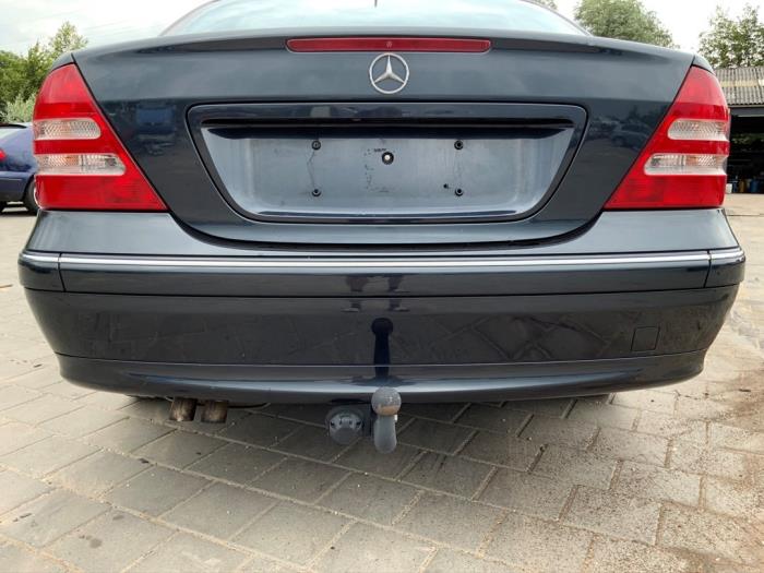 Begagnade Dragkrok Mercedes C (W203) 2.0 C-200K 16V Pris € 99,99 Marginaltabell erbjuds av Autodemontage van der Iest