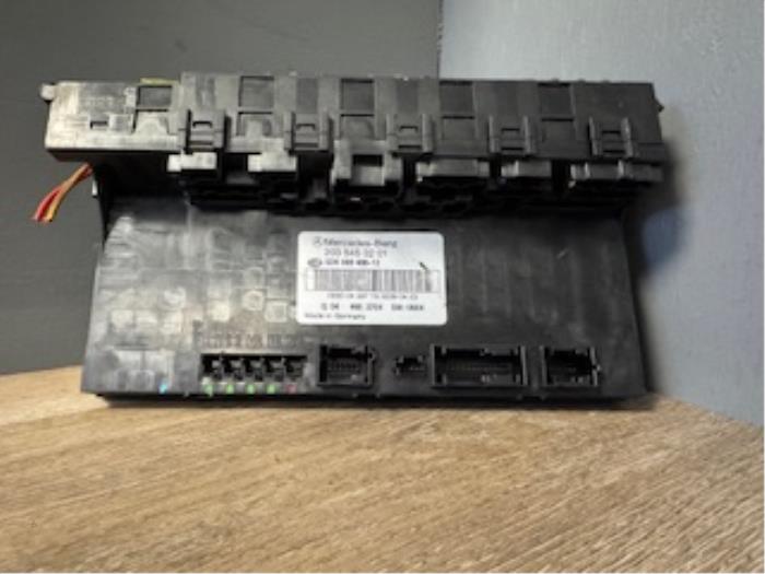 Used Body control computer Mercedes C Combi (S203) 2.2 C-200 CDI 16V Price € 60,00 Margin scheme offered by Autodemontage van der Iest
