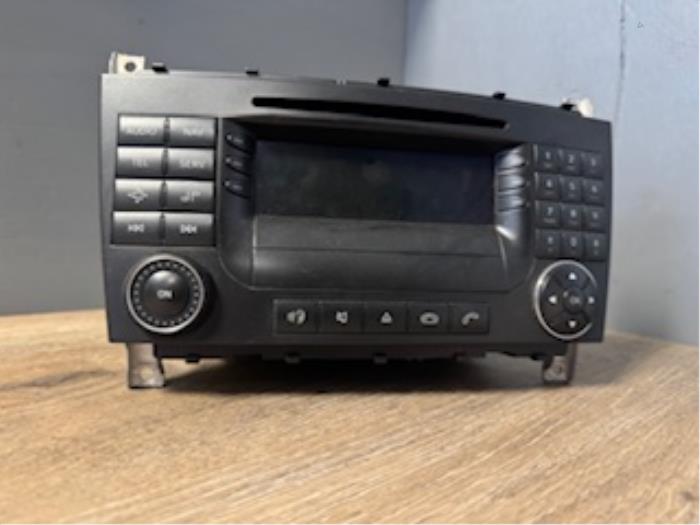 Używane System nawigacji Mercedes C Combi (S203) 2.2 C-220 CDI 16V Cena € 99,99 Procedura marży oferowane przez Autodemontage van der Iest