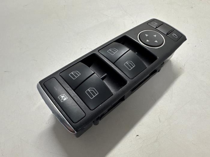 Usados Interruptor combinado de ventanillas Mercedes E (W212) E-300 BlueTec Hybrid V6 24V Precio € 35,00 Norma de margen ofrecido por Autodemontage van der Iest
