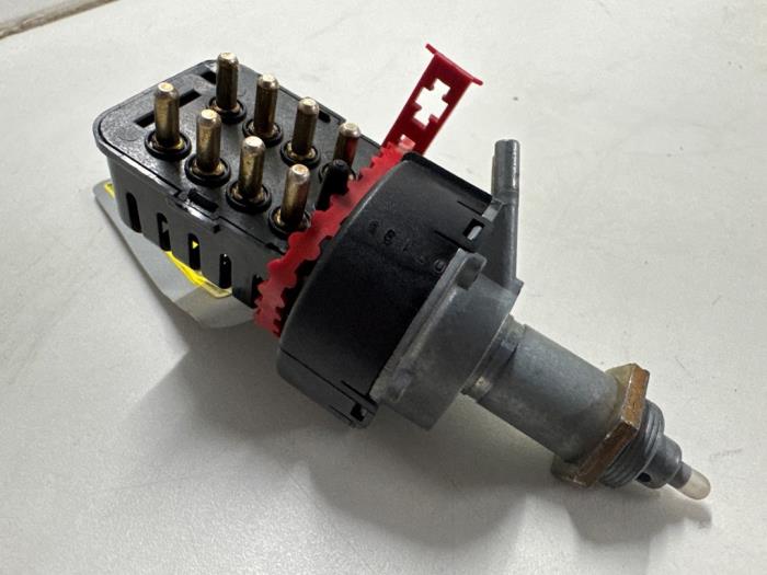 Usados Interruptor de calefacción Mercedes E diesel (W124) 3.0 D,TD Precio € 20,00 Norma de margen ofrecido por Autodemontage van der Iest