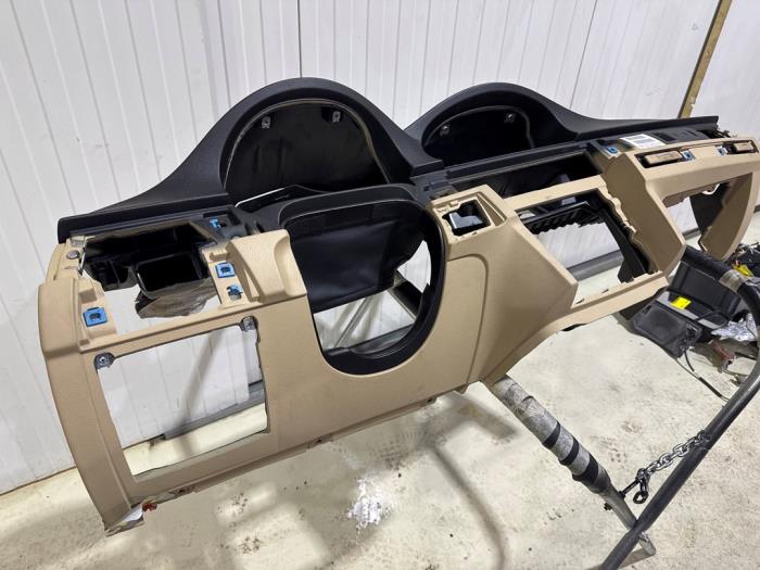 Używane Panel BMW 3 serie Touring (E91) 320i 16V Cena € 50,00 Procedura marży oferowane przez Autodemontage van der Iest