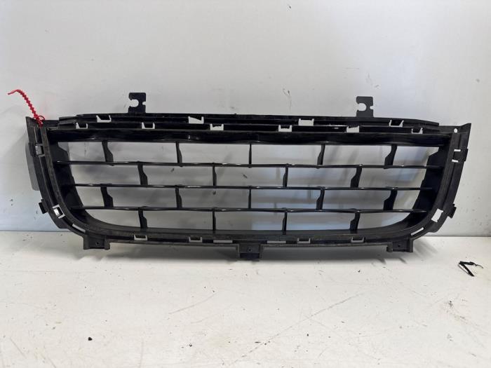 Używane Grill Renault Laguna III Estate (KT) 2.0 dCi 16V 150 Cena € 69,99 Procedura marży oferowane przez Autodemontage van der Iest