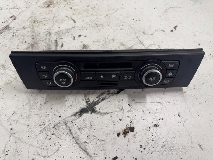 Używane Panel climatronic BMW 3 serie Touring (E91) 320i 16V Cena € 40,00 Procedura marży oferowane przez Autodemontage van der Iest