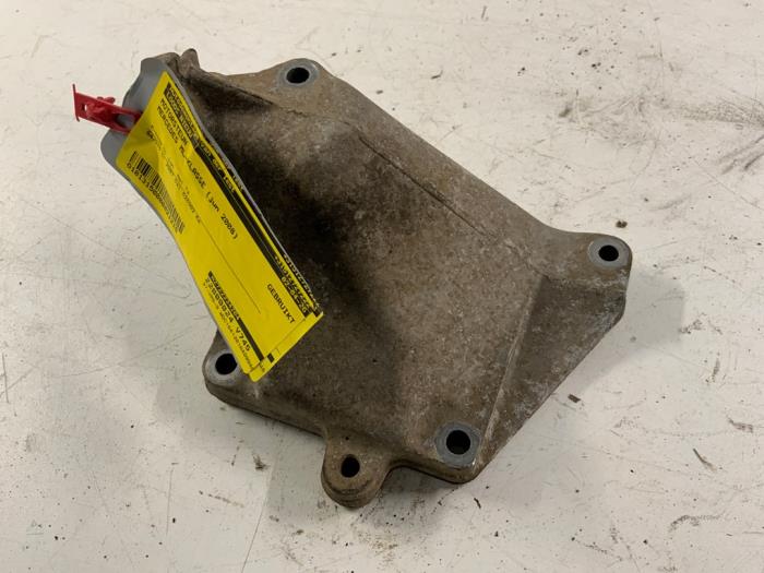 Used Engine mount Mercedes ML II (164/4JG) 3.0 ML-280 CDI 4-Matic V6 24V Price on request offered by Autodemontage van der Iest