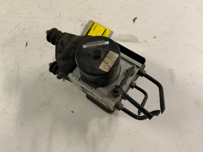 Begagnade ABS-pump Volkswagen Golf V 4Motion (1K1) 3.2 R32 V6 24V Pris € 50,00 Marginaltabell erbjuds av Autodemontage van der Iest
