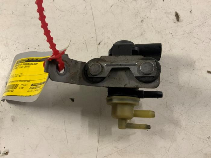 Begagnade Bränsletrycksregulator Volkswagen Golf VI (5K1) 1.2 TSI BlueMotion Pris € 9,00 Marginaltabell erbjuds av Autodemontage van der Iest