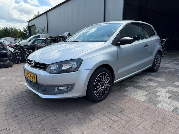 Używane Przód kompletny Volkswagen Polo V (6R) 1.2 12V Cena € 1.100,00 Procedura marży oferowane przez Autodemontage van der Iest