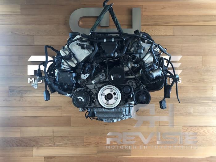 Motor van een BMW X6 (F16) xDrive50i 4.4 V8 32V 2015