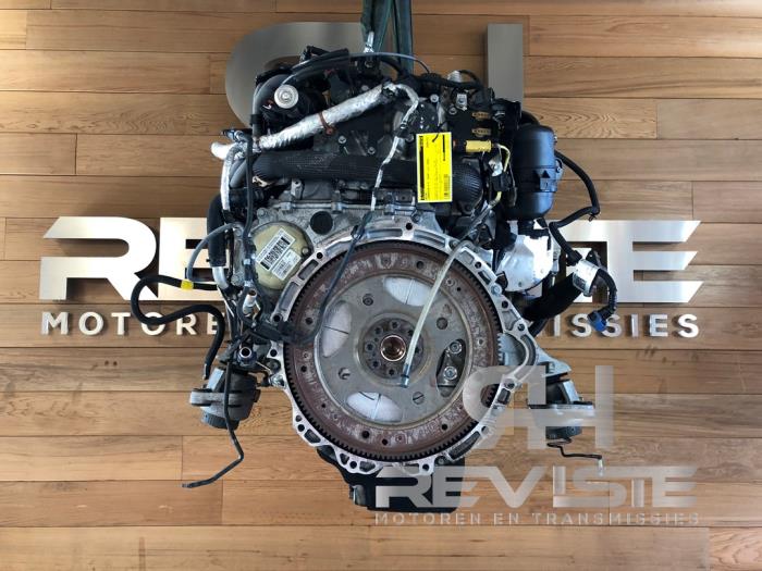 Motor from a Land Rover Range Rover Sport (LW) 2.0 TD4 2020