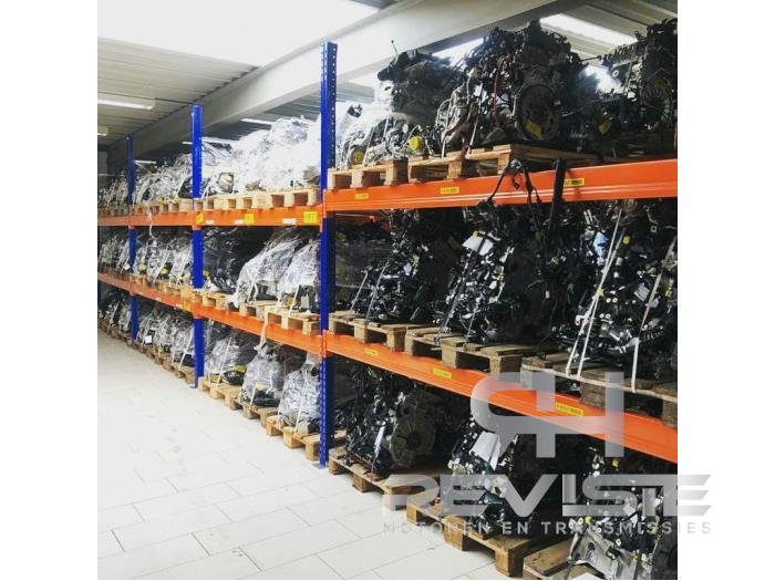 Startmotor från en Land Rover Range Rover V (LK) 3.0 D300 MHEV 2021