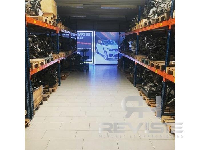 Startmotor från en Land Rover Range Rover V (LK) 3.0 D300 MHEV 2021