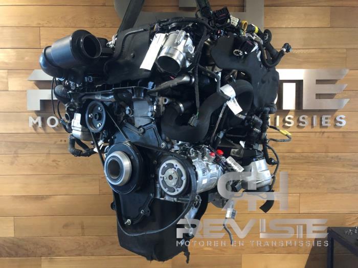 Engine from a Jaguar F-Pace 2.0 D 200 MHEV 16V AWD 2020
