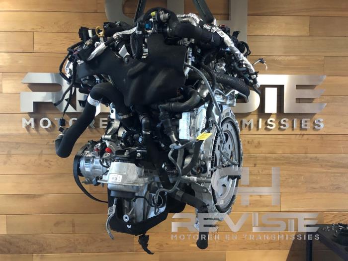 Engine from a Jaguar F-Pace 2.0 D 200 MHEV 16V AWD 2020
