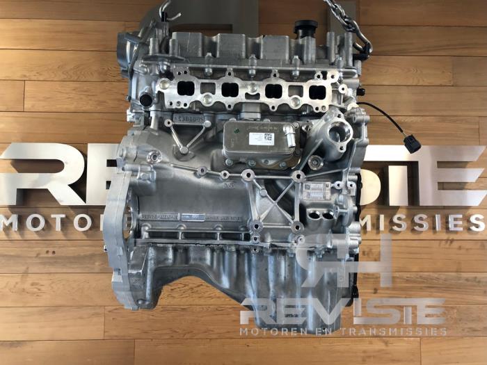 Engine from a Land Rover Discovery V (LR) 2.0 Td4 16V 2024