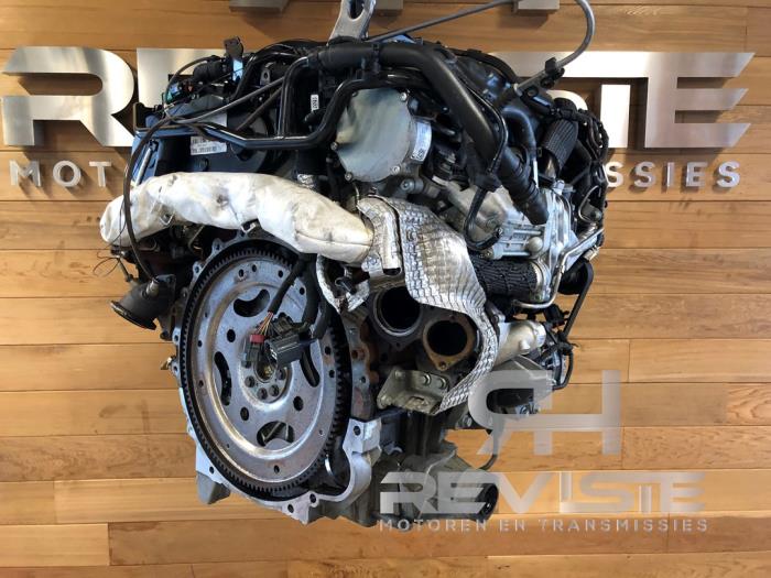 Engine from a Land Rover Range Rover Velar (LY) 3.0 D275 AWD 2019