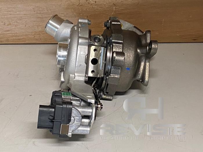 Turbo from a Land Rover Range Rover Sport (LW) 3.0 TDV6 2019