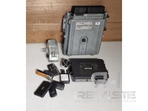 Used Ignition lock + key Landrover Range Rover IV (LG) 4.4 SDV8 32V Price on request offered by RH Revisie