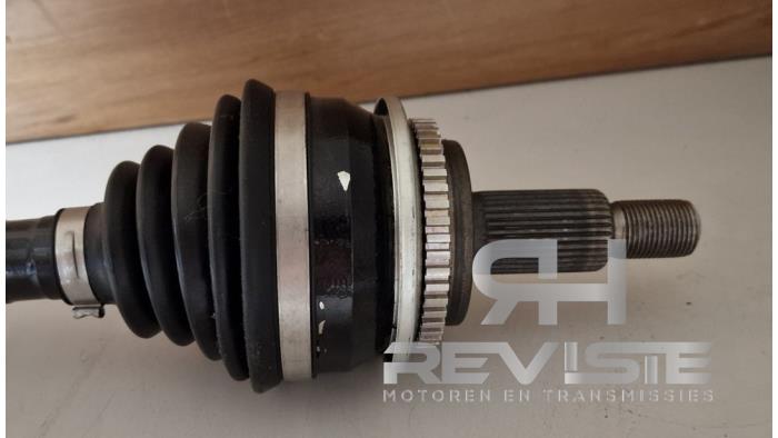 Drive shaft, rear right from a Land Rover Discovery IV (LAS) 3.0 SD V6 24V 2019