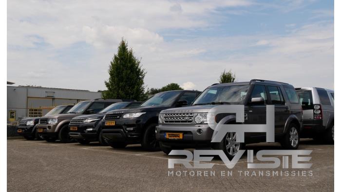 Engine from a Land Rover Range Rover Velar (LY) 3.0 D300 AWD 2018