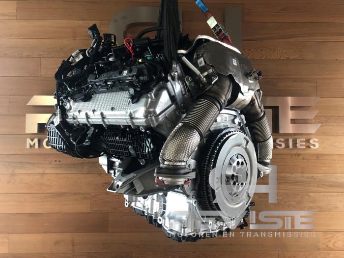 Engine from a Land Rover Range Rover Sport (L1) 4.4 P635 V8 Twin Turbo 2024