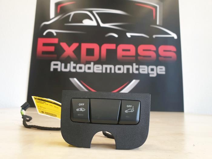 Używane Przelacznik Mercedes CLA (117.3) 2.2 CLA-220 CDI, 220 d 16V Cena € 15,00 Procedura marży oferowane przez Express Autodemontage