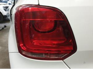 Usados Luz trasera izquierda Volkswagen Polo V (6R) 1.2 TDI 12V BlueMotion Precio € 49,00 Norma de margen ofrecido por Express Autodemontage