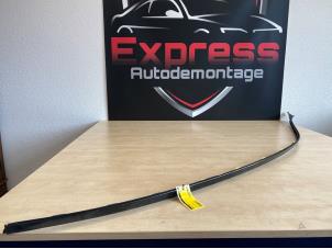 Usados Embellecedor de techo derecha Mercedes C (W205) C-200 2.0 CGI 16V Precio € 75,00 Norma de margen ofrecido por Express Autodemontage