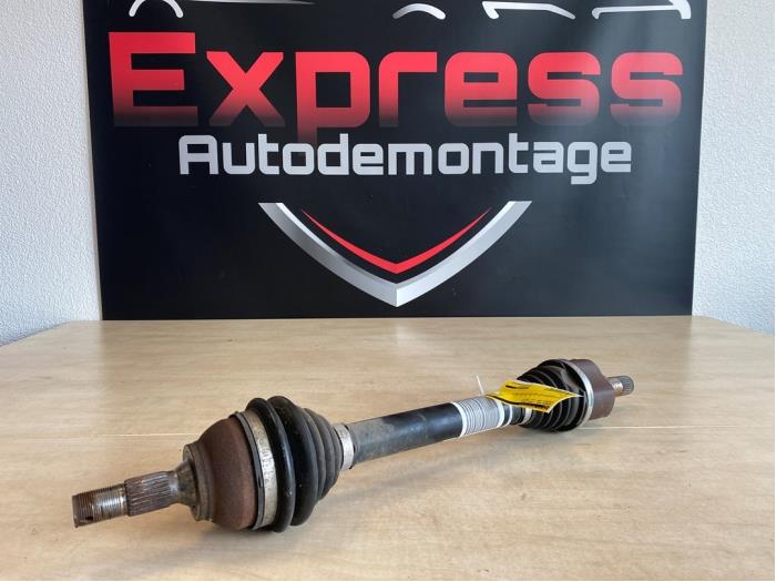 Gebrauchte Antriebswelle links vorne Peugeot 208 I (CA/CC/CK/CL) 1.6 Blue HDi 100 Preis € 14,00 Margenregelung angeboten von Express Autodemontage