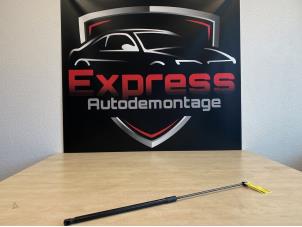 Used Lift cylinder Volkswagen Golf VII (AUA) 2.0 TDI 150 16V Price € 18,15 Inclusive VAT offered by Express Autodemontage