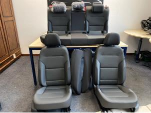 Używane Fotele + kanapa (kompletne) Volkswagen Golf VII (AUA) 2.0 TDI 150 16V Cena € 477,95 Z VAT oferowane przez Express Autodemontage