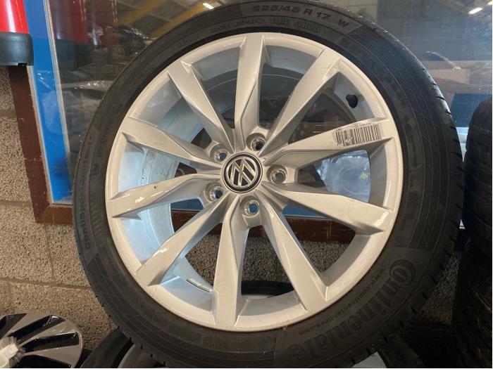 Set of wheels from a Volkswagen Golf VII (AUA) 1.6 TDI BlueMotion 16V 2016