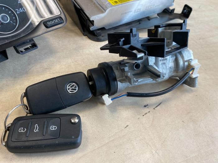 Cerradura de contacto y ordenador de un Volkswagen Caddy IV 1.4 TGI BlueMotion 2018