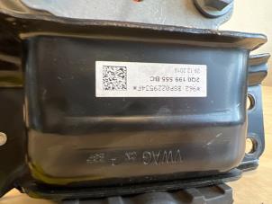 Engine mount from a Volkswagen Golf VII (AUA) 2.0 TDI 150 16V 2019
