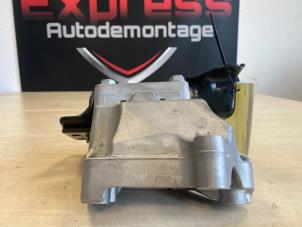 Engine mount from a Volkswagen Golf VII (AUA) 2.0 TDI 150 16V 2019